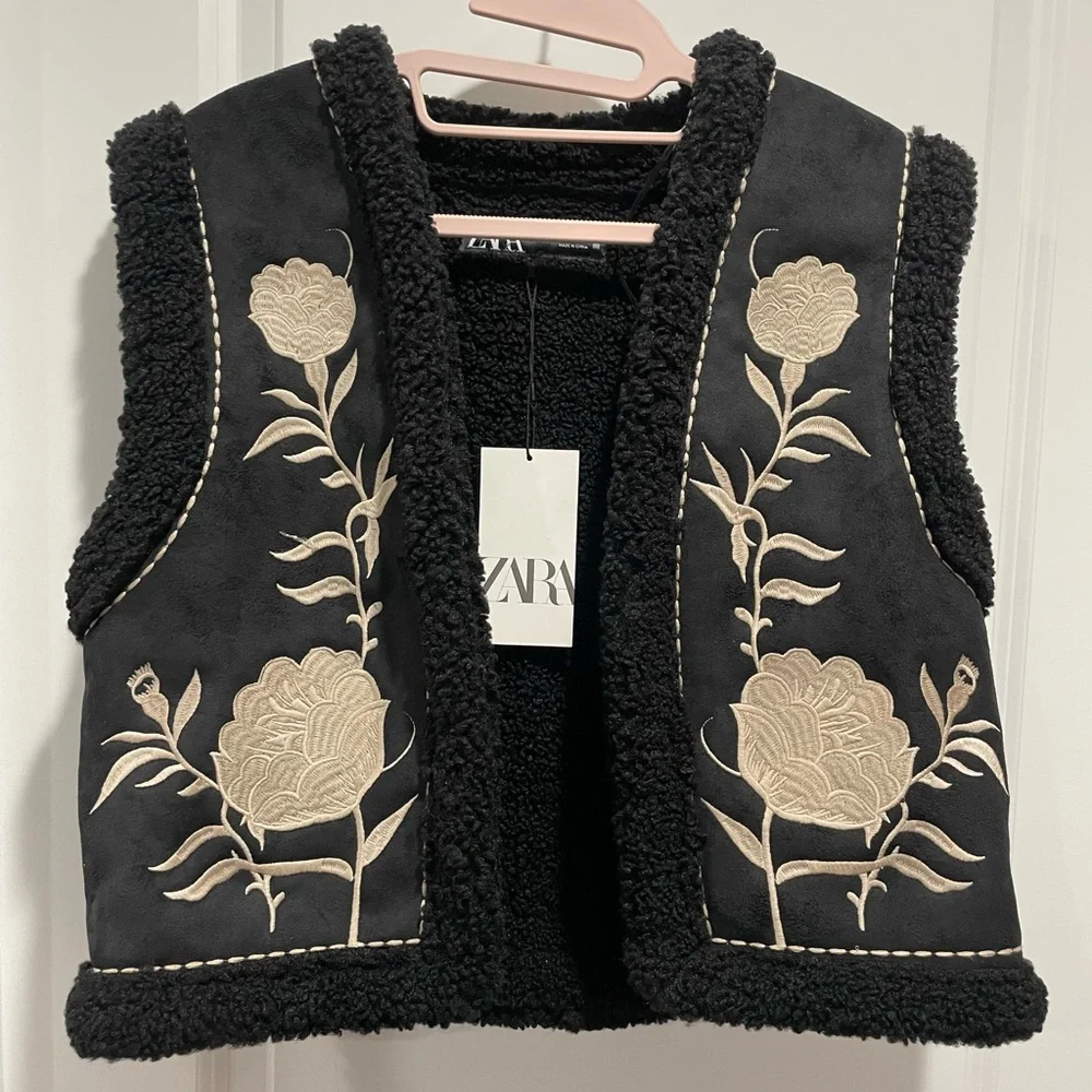 Zara Black Sherpa Suede Vest Embroidered floral boho Shearling - Picture 8 of 10